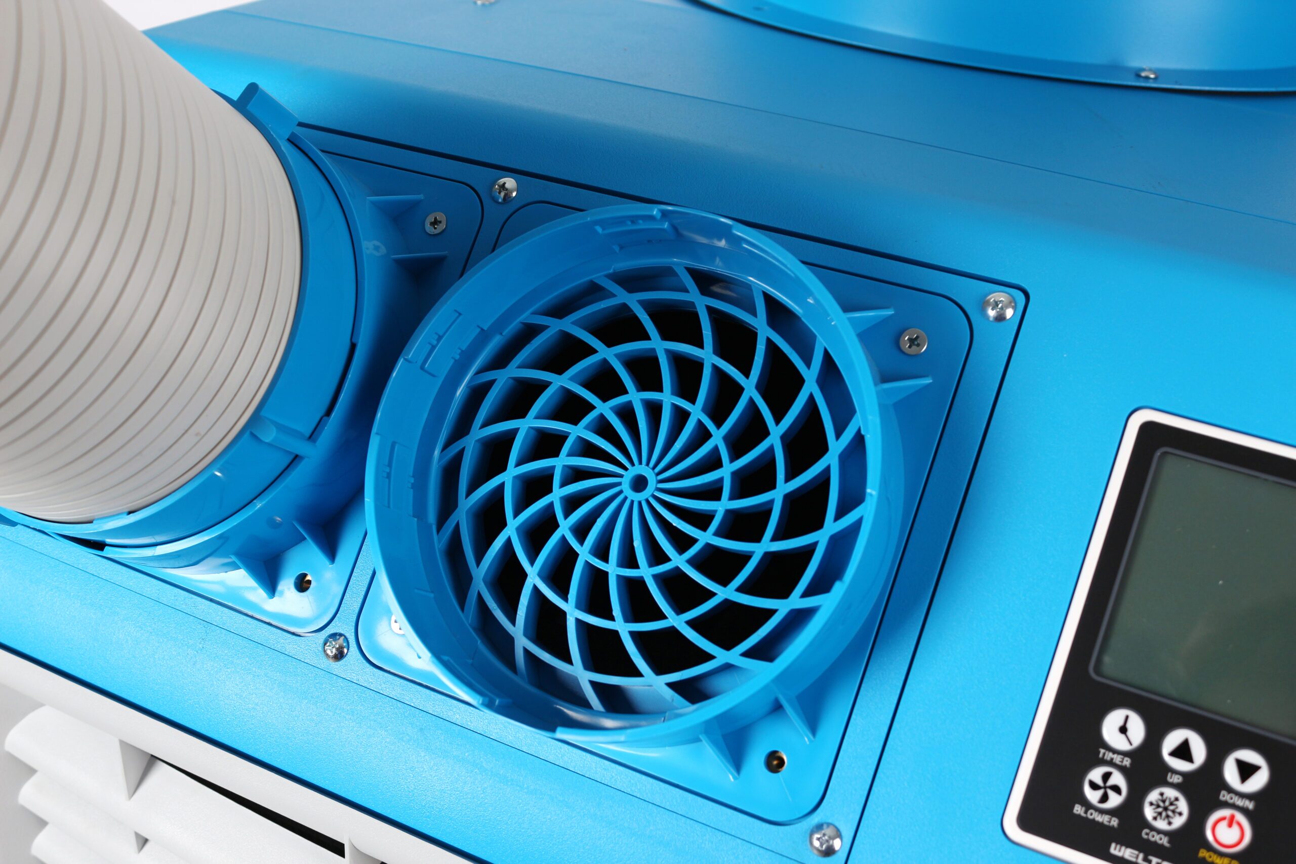 ICEN IPAC2-47 portable air conditioner with R32 refrigerant, featuring a modern design, digital control panel, and easy mobility with caster wheels.